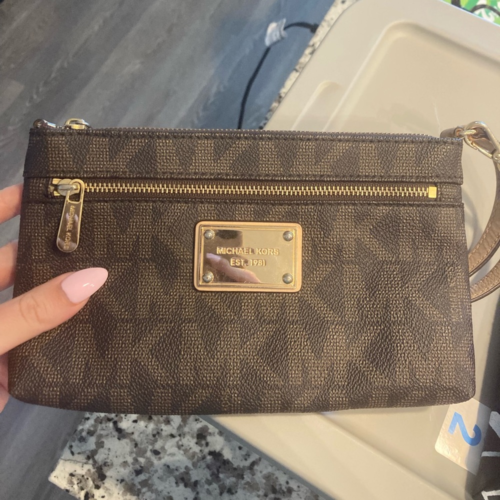 COPY - Michael Kors Wristlet. Like new, no issues.